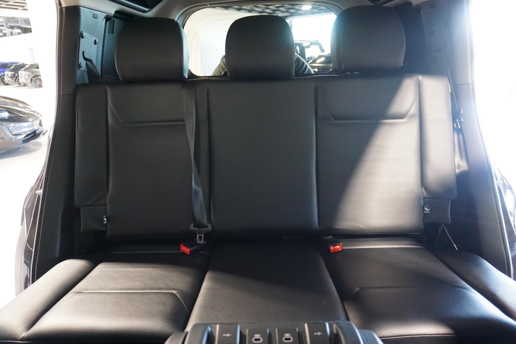 Land Rover Defender 110 3.0 D300 MHEV HSE Hard Top SUV 5dr Diesel Auto 4WD MWB Euro 6 (s/s) (300 ps)